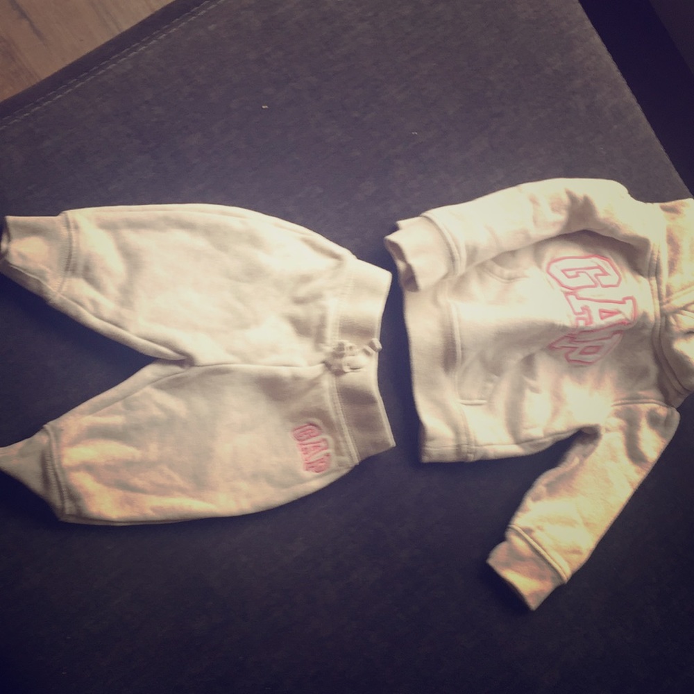 Size 6-12 month baby girl gap sweat outfit